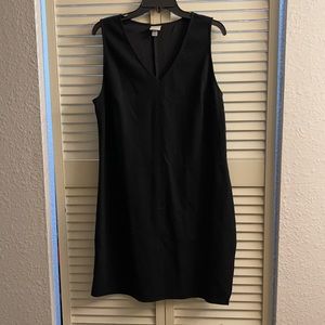 Women’s a•n•d •eawy black V neck sleeveless dress